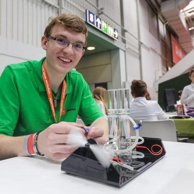 https://2021.ideenexpo.de/sites/default/files/styles/avatar/public/Johannes%20Backsmann%20t%C3%BCftelt%20gern?itok=ChkS5frt