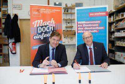 Vertragsunterzeichnung zwischen IdeenExpo und dem Handwerk Niedersachsen